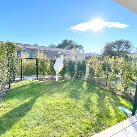 Beautiful For 5 With Swimming Pool Apartment