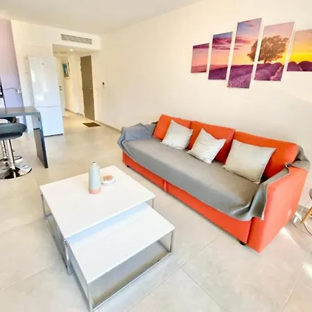 Apartament Beautiful For 5 With Swimming Pool