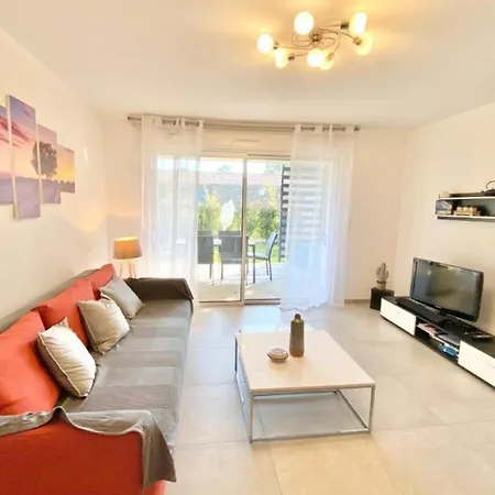 Beautiful For 5 With Swimming Pool Appartement