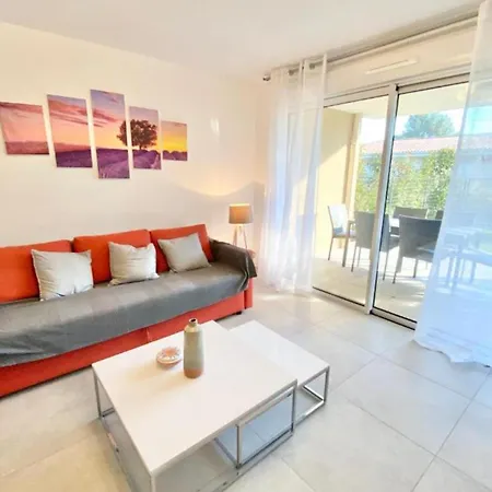 Beautiful For 5 With Swimming Pool Saint-Raphaël